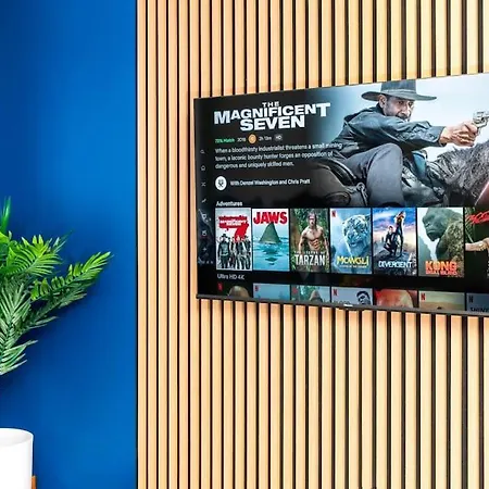 Top Floor City Centre Apartment - Sleeps 7 - 4 Beds - With Balcony And Parking - Smart Tv'S On Each Bedroom Wall - 5 Mins From Bullring, Selfridges, Moor Street Station - By Zena Stays Birmingham Exterior photo