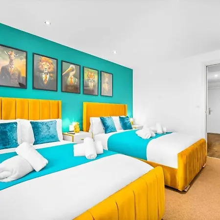 Top Floor City Centre Apartment - Sleeps 7 - 4 Beds - With Balcony And Parking - Smart Tv'S On Each Bedroom Wall - 5 Mins From Bullring, Selfridges, Moor Street Station - By Zena Stays Birmingham Exterior photo