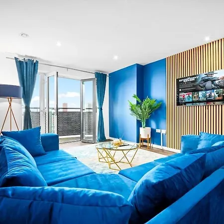Top Floor City Centre Apartment - Sleeps 7 - 4 Beds - With Balcony And Parking - Smart Tv'S On Each Bedroom Wall - 5 Mins From Bullring, Selfridges, Moor Street Station - By Zena Stays Birmingham Exterior photo