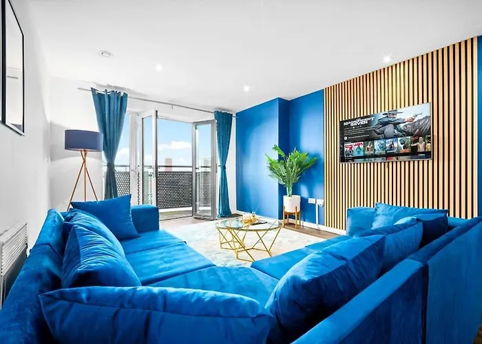 Top Floor City Centre Apartment - Sleeps 7 - 4 Beds - With Balcony And Parking - Smart Tv\'S On Each Bedroom Wall - 5 Mins From Bullring, Selfridges, Moor Street Station - By Zena Stays