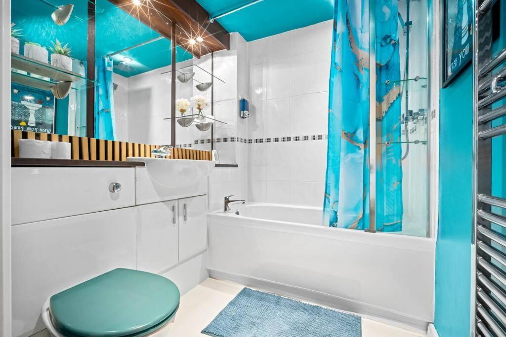 Floor Centre - Sleeps 7 - 4 Beds - With Balcony And Parking - Smart Tv's On Each Bedroom - 5 Mins From Bullring, Selfridges, Moor Street Station - By Zena Apartment