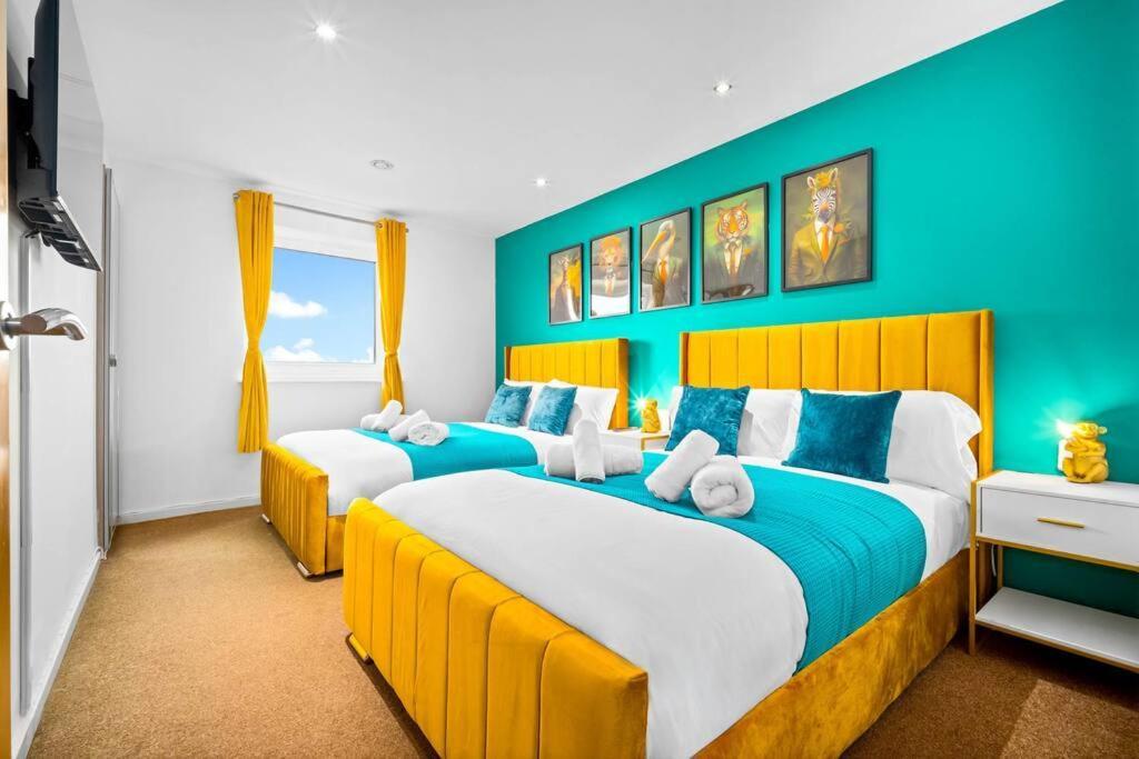 Floor Centre - Sleeps 7 - 4 Beds - With Balcony And Parking - Smart Tv's On Each Bedroom - 5 Mins From Bullring, Selfridges, Moor Street Station - By Zena Birmingham