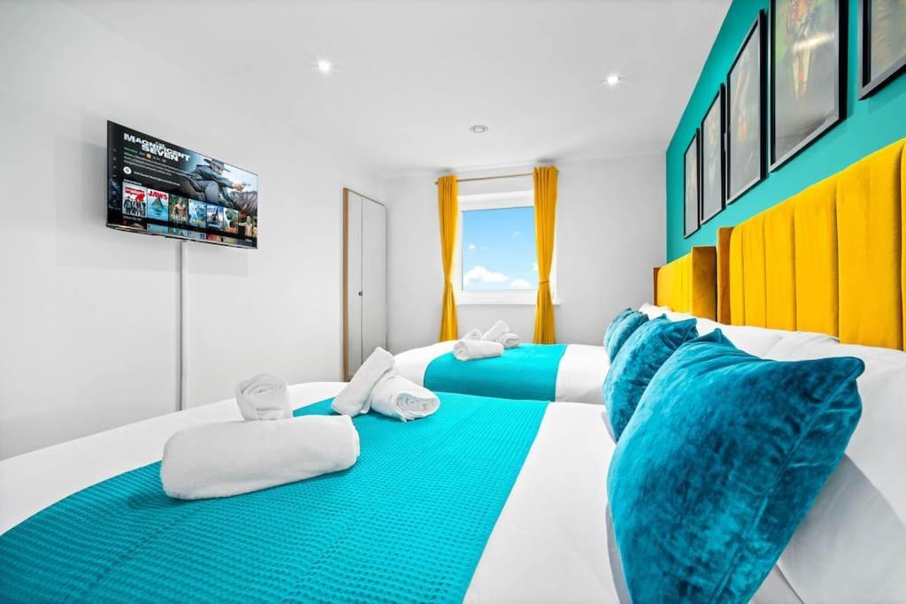 Floor Centre - Sleeps 7 - 4 Beds - With Balcony And Parking - Smart Tv's On Each Bedroom - 5 Mins From Bullring, Selfridges, Moor Street Station - By Zena Apartment *
